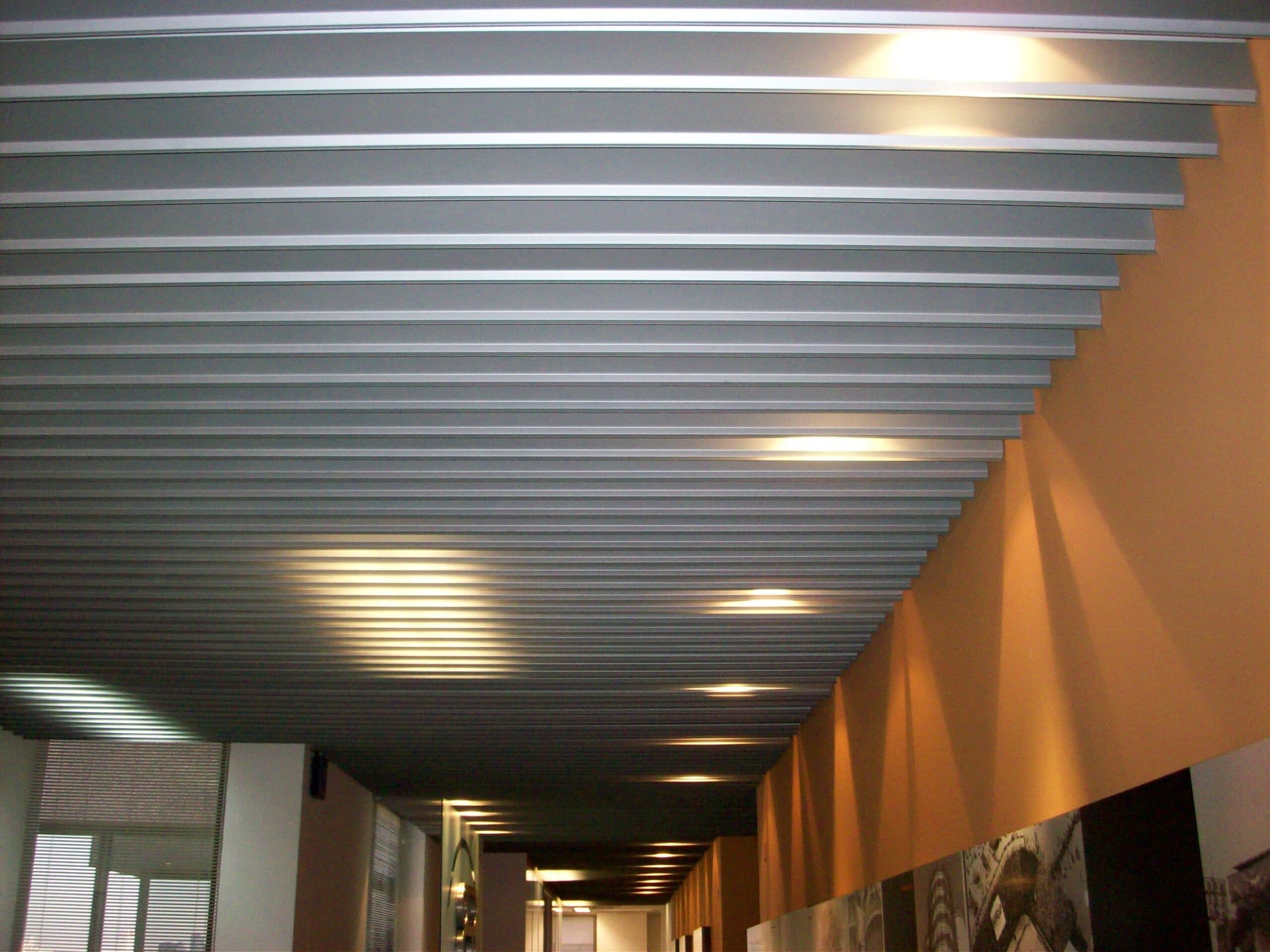 FORRO METÁLICO RV (VERTICAL)